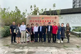 中国丝绸桑蚕品牌集群主席朱保成 调研湖州市桑蚕产业发展情况图片