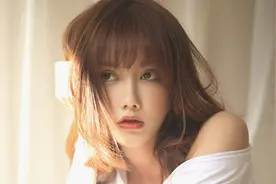 如果你看到面前的阴影，别怕，那是因为你的背后有阳光图片