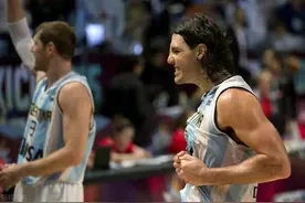 老当益壮！41岁斯科拉狂砍25+8，力战7名NBA球员图片