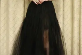 心理测试：第一眼你喜欢哪款黑色礼服？秒测你的美貌属于哪种档次图片