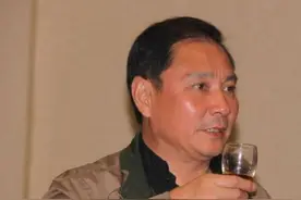 邓小平特型演员接连离世，67岁卢奇成独苗，曾因演技被本人认可图片