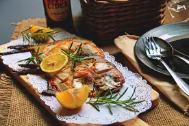 鲳鱼这样做也是好吃的很，外焦里嫩，肉质也鲜嫩好吃图片