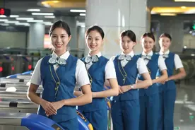 成都地铁 超能打图片