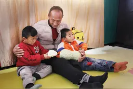 为续香火给残疾儿子娶亲，不料连生两个脑瘫儿，奶奶：是我造的孽图片