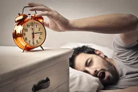 男性“晨起”的3大行为，或比喝酒伤身，建议趁早远离图片