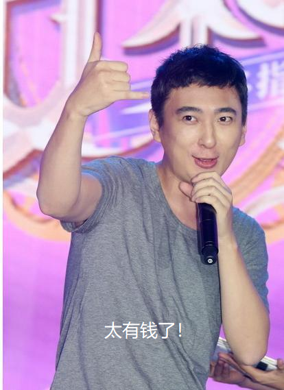 游戏圈最出名的神豪，官方专门为他设服务器，装备能换上海一套房