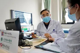 在武汉协和医院，张伯礼为他们特别出诊图片
