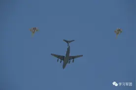 中国空军歼-10B、歼-16、运-20战机首次亮相国际军事比赛图片
