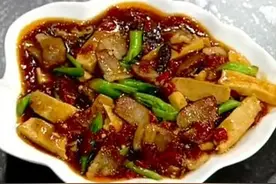 剁椒腊肉炒臭干~鱼虾酱烧豆腐~鱼香茄子煲图片