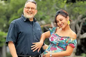 《好声音》歌手官宣当妈！生下蓝眼混血宝宝，大18岁老公全程陪伴图片