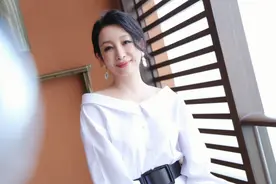 42岁的秦海璐这么会穿，知性优雅又青春，看不出实际年龄图片