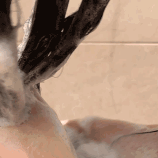 港风的高级感把可爱风秒成渣渣，18岁的袁咏仪造型成经典