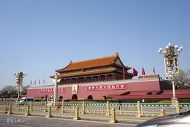天安门广场没有一个游客，长安街上警察比行人多，疫情下的北京图片