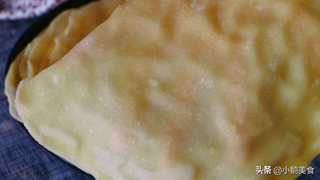 开水烙玉米面饼，一次烙15张，又薄又软不用油，低脂营养又好吃