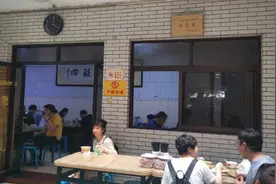 西安知名小酥肉，环境脏差还难吃，却天天挤满人，都是被忽悠来的图片