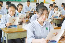 宁夏高考“女状元”，18岁不会玩手机，却以688分的高分考上北大图片