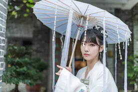 故事：成亲之日，夫君逃婚去青楼，将军独女当街改嫁给一个病秧子图片