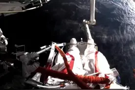 原来我们不是最先进的，太空机械臂三足鼎立，加拿大和俄罗斯也有图片