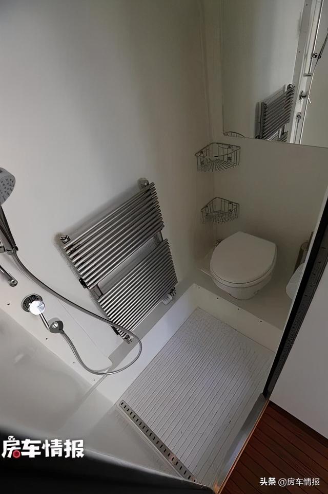 德国MAN卡房车车主敢这么玩？7米厢体，内藏一室一厅和电焊机