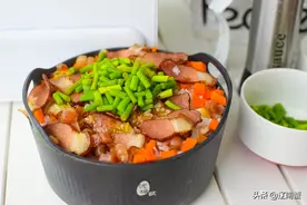 超级简单的懒人焖饭，不用炒菜也喷香，每次做都是满满一锅图片