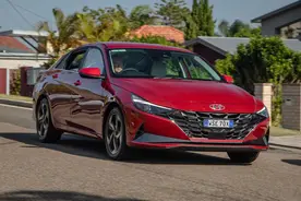 试驾地球上唯一右舵新伊兰特，2.0L+6AT行驶表现如何？图片