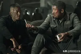 《八佰》中的历史细节失误：士兵穿错军装，那时上海根本没下雪图片