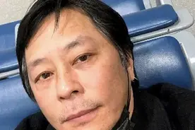 58岁王杰老到不敢认！头发斑白移居国外，嗓子被毒哑真相未明？图片