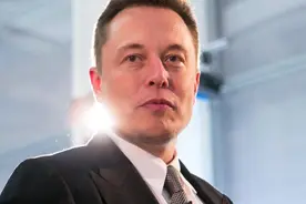 手握9545亿的现金，他却不愿意买特斯拉股票，宁愿每年收2%的利息图片