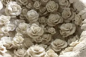 日本“变态”女艺术家，手中的雕塑作品自己会开花，细节让人震撼图片