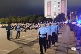 平江公安国庆安保期间开展“警灯闪烁、巡逻防控”活动图片