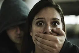 为什么女性遭遇强迫时身体往往会僵硬、无法动弹？难道是自愿的吗图片