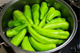 辣椒锅里蒸一蒸，作用拿钱买不到，奶奶偷教妙招，可惜懂的人不多图片
