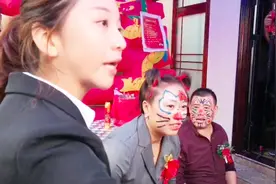 38岁喜婆婆如此化妆参加典礼，接受新人拜高堂，你看滑稽吗？视频封面