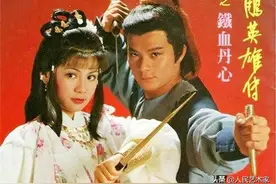 还记得83版《射雕英雄传》吗？主题曲《铁血丹心》的演唱者竟是被称为“香港歌圣”的他图片