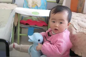 夜间还在叫醒宝宝把尿？这么做的危害有多大，宝妈看过之后都后怕图片