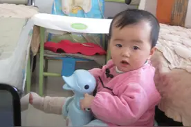 夜间还在叫醒宝宝把尿？这么做的危害有多大，宝妈看过之后都后怕图片