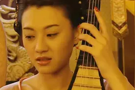 明英宗沐浴时心情不佳，太监的点子绝，竟然又能让皇上乐了视频封面