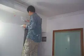 墙面发霉起皮开裂？告诉你一招，三步还你一面新墙！女人都会修图片
