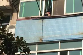有一种爱叫“近在咫尺却只能遥遥相望”图片