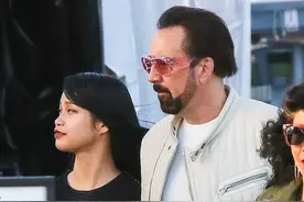 56岁尼古拉斯·凯奇再交年轻亚裔女，甜蜜牵手同行，上段婚姻4天图片