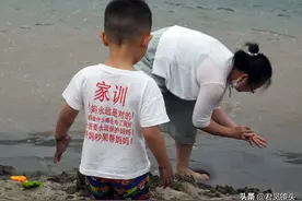 时尚在身边：街拍奇装异服图片