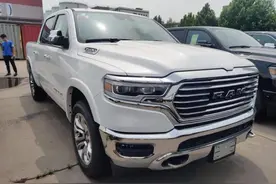 霸气皮卡毫无生硬之处 20款道奇公羊长角号实拍解析 买猛禽等一等图片