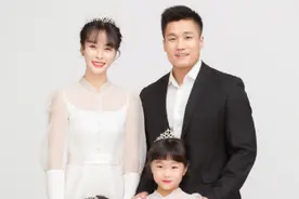 举重元老吕小军！37岁夺冠成人生赢家：妻子貌美如花，2女儿可爱图片