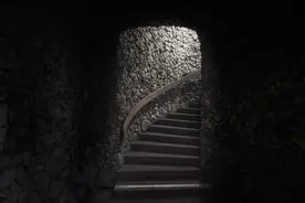 珍贵紫砂泥引来“摸土校尉”：女浴室垂直往下打出60米深的洞！图片