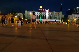 成都重庆同为西南霸主，为何在世人眼里，成都光辉超越重庆？图片