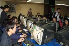 传奇君：盘点热血传奇中的经典武器，屠龙宝刀，谁与争锋图片
