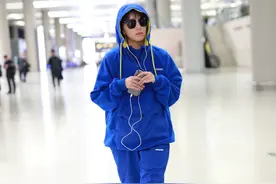 阚清子一身嘻哈风又当假小子，墨镜掩面难遮甜美容颜，穿得很潮流图片