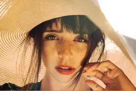 《99分女朋友》：爱情最好的样子，就是你在闹他在笑图片