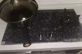 美的燃气灶爆炸，已非第一次 消费者：下周将向市场监管部门举报图片