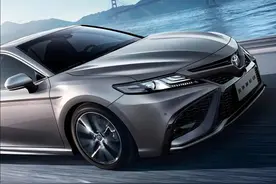 同事小王去相亲非要开我的凯美瑞，但我要求坐副驾驶，出现了意外图片